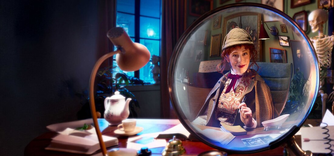 2025-26/ms-holmes-ms-watson--apt-2b